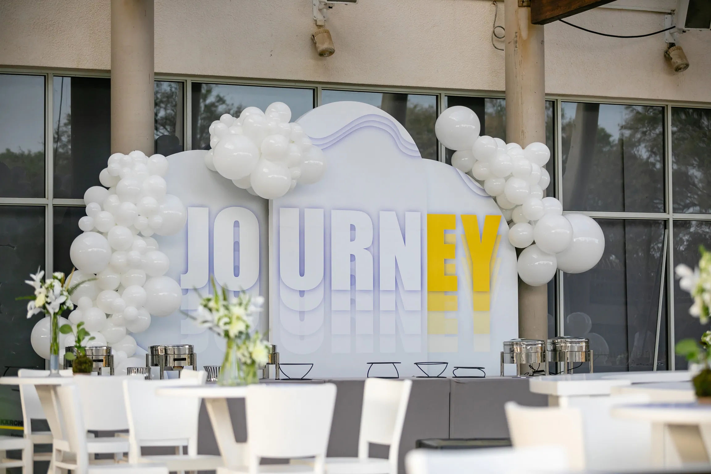 עיצוב בלונים לעסקים - d-1-white | Argaman Events - עיצוב בלונים לאירוע (d-1-white)