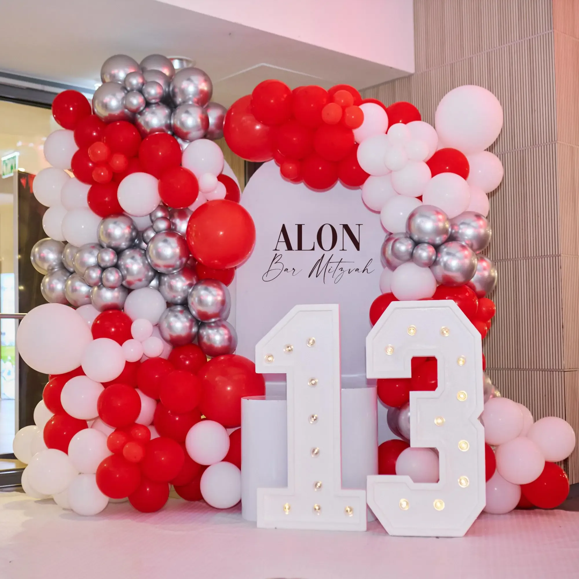 הכל - עיצוב בלונים לאירוע (B-21 הפועל תל אביב)