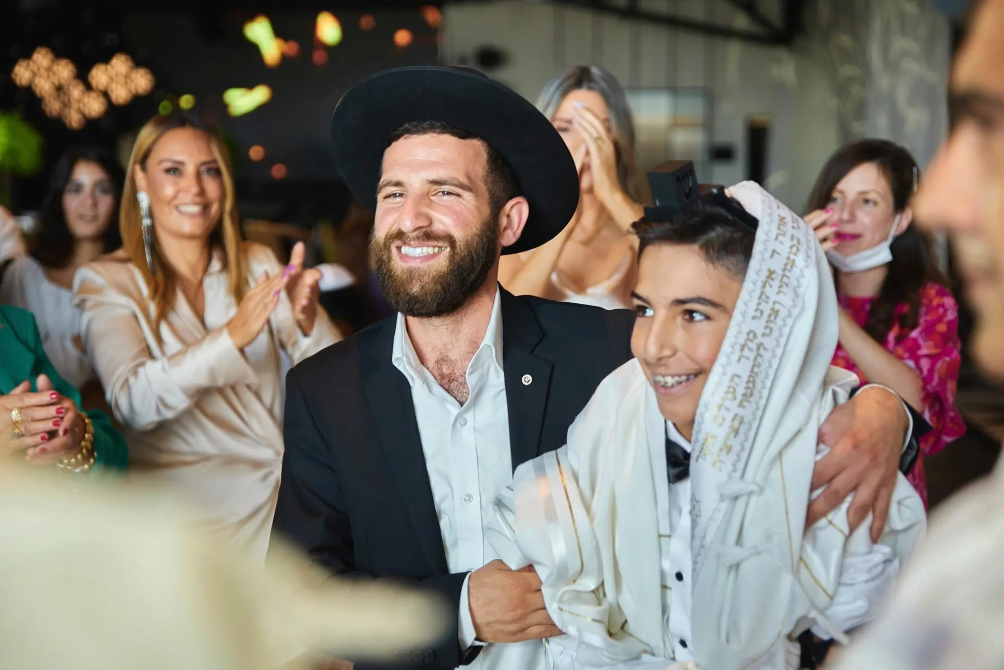 בר מצווה — רגעי טקס, משפחה ואורחים בבר מצווה