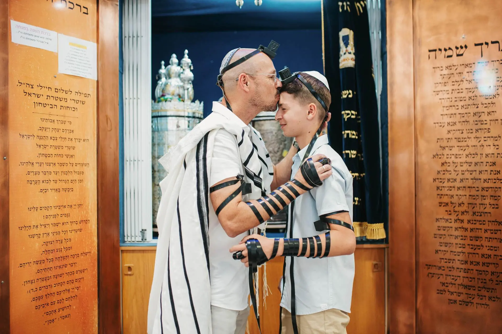 בר מצווה — רגעי טקס, משפחה ואורחים בבר מצווה